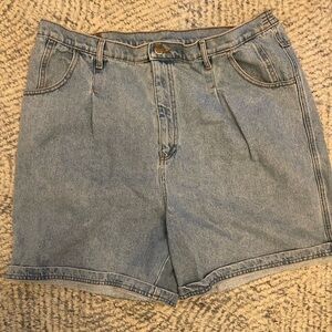 Lucy & Yak | Bonnie Denim Shorts in Light Wash